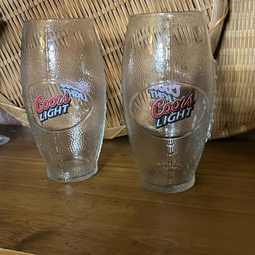 😄Coors Light football beer glasses 2